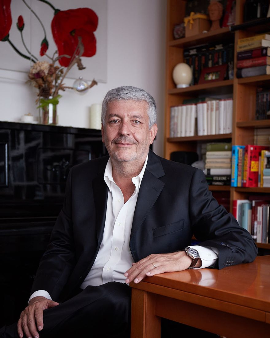 Giuseppe Cuneo nel suo studio